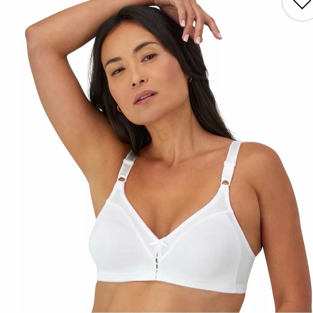 NWT Bali® Double Support® Full-Figure Wireless Cream Bra Size 42D